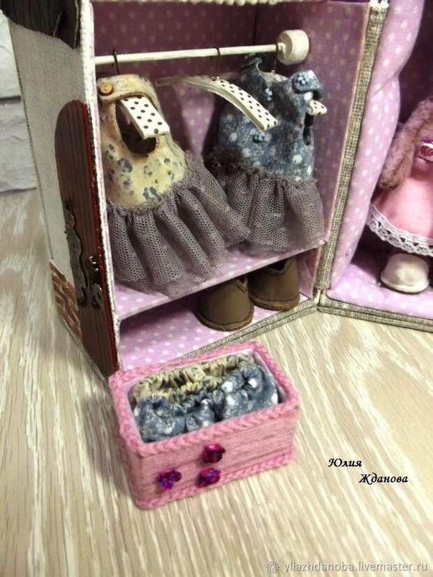 Делаем домик-кофр для игрушки