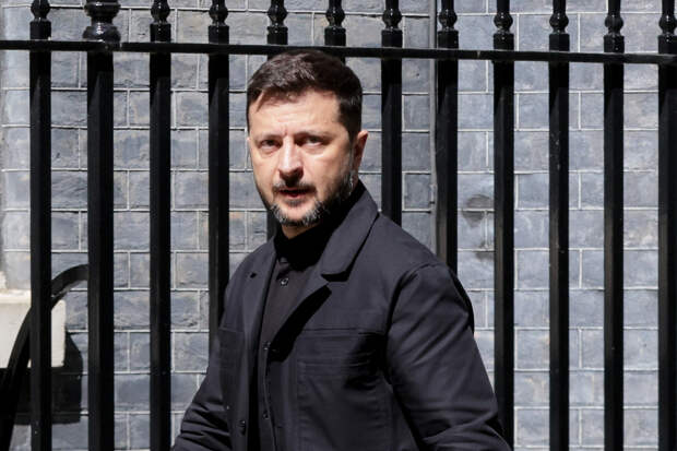 Экс-аналитик ЦРУ указал на связь Зеленского с влиятельными олигархами