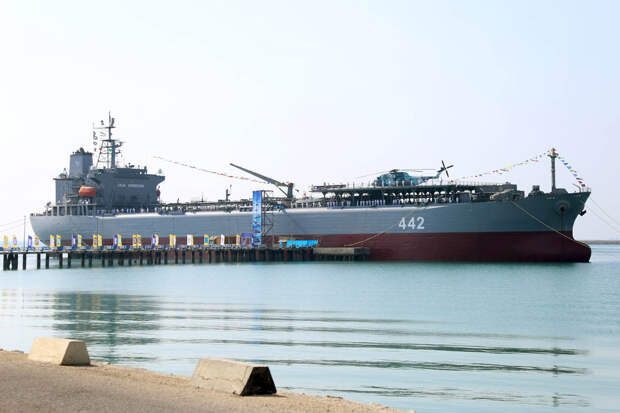 Военные в Иране не пропустили американские корабли в Ормузский пролив