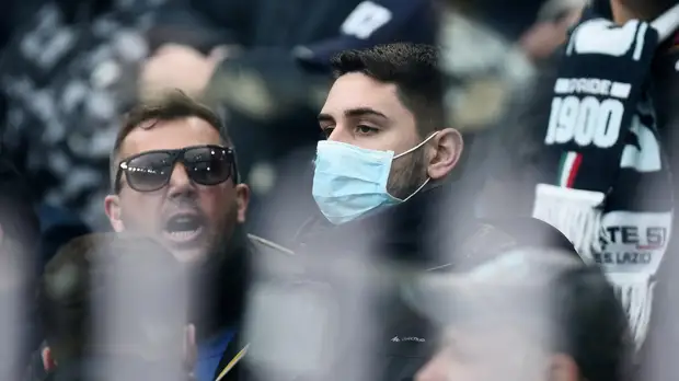 На чемпионате Австрии по хоккею запретили рукопожатия из-за коронавируса