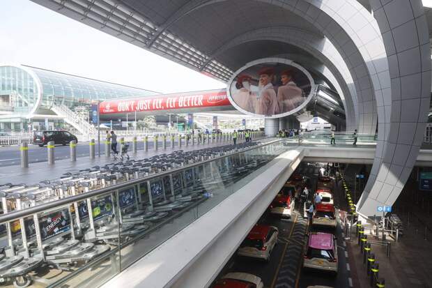 Эвакуацию из международного аэропорта Дубая сняли на видео