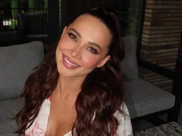 Лерчек ждет четвертого ребенка от иностранца — мужчина проговорился об их романе