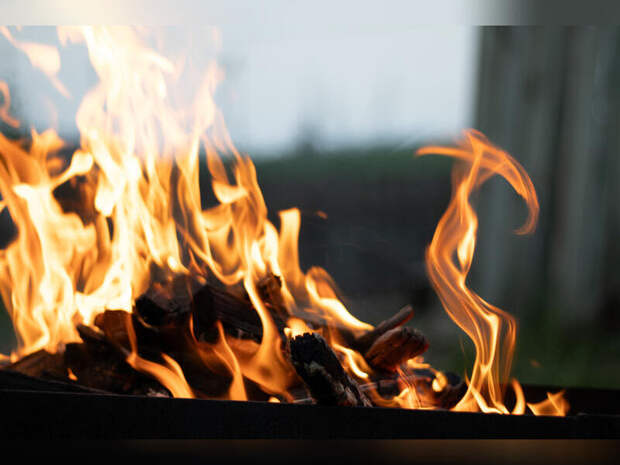 Жилой дом загорелся в Забайкальске