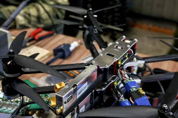 В России запустили серийное производство тяжелого FPV-дрона «Провод»