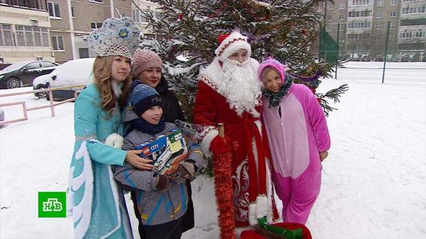 Посадивший самолет в кукурузном поле Дамир Юсупов стал Дедом Морозом