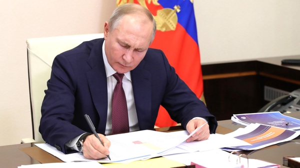 Путин поручил создать телевизионное шоу «Учитель года»