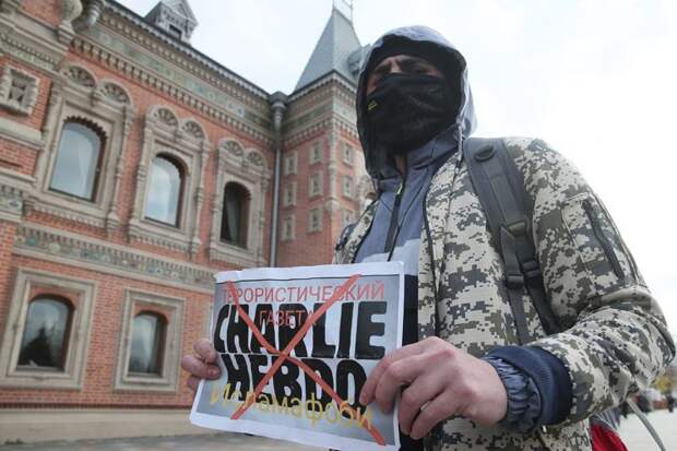 Макрон поддержал карикатуры на пророков, и радикалы убили троих в Ницце. Какие еще последствия?