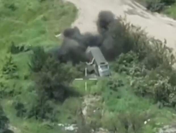 ВС РФ уничтожили FPV-дронами грузовики с боеприпасами ВСУ: опубликовано видео (ВИДЕО)