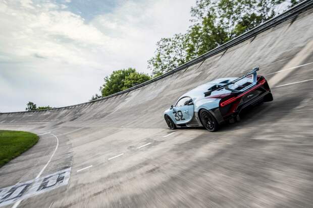 Спецверсия гиперкара Bugatti Chiron Pur Sport Grand Prix