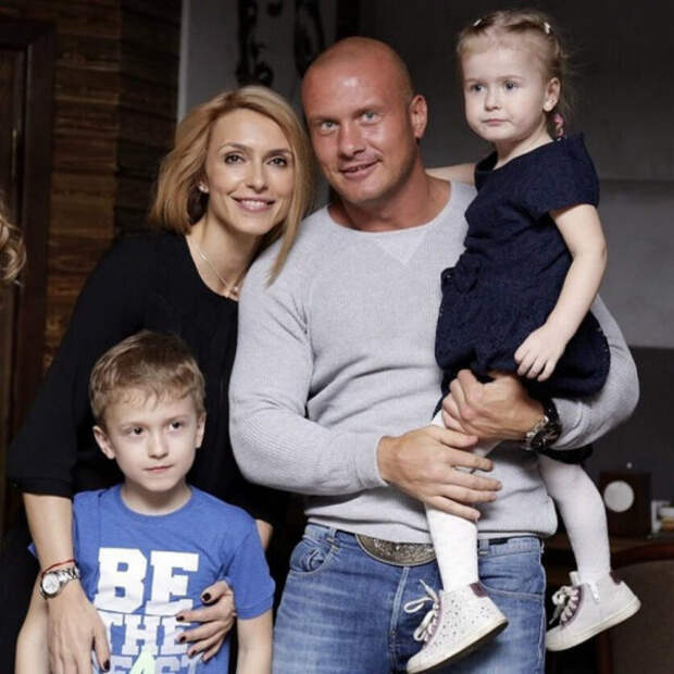Марина и Вячеслав с детьми