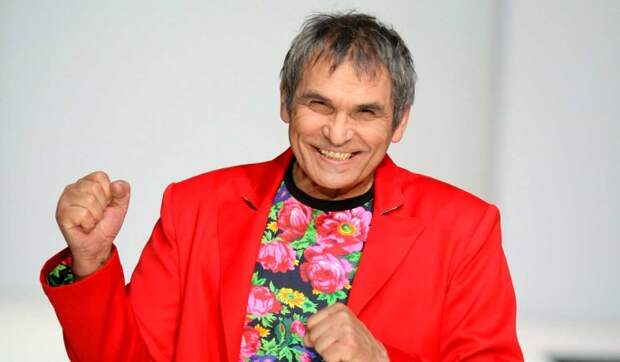 Бари Алибасов хотел показать любимую собачку, а засветил свою новую женщину по имени Лена