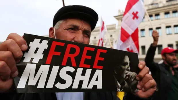 В Рустави и Зугдиди провели акции в поддержку Саакашвили