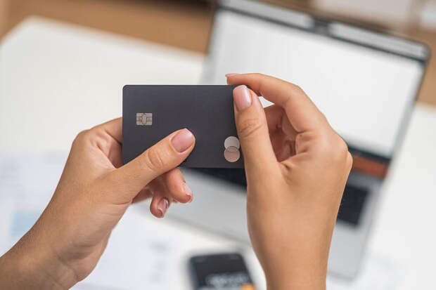 В МВД рассказали об опасности отправки закрашенного фото банковской карты