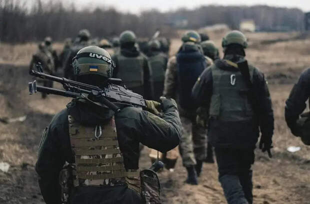Польский эксперт: Несмотря на полученную от США военную помощь, украинская армия продолжает отступать