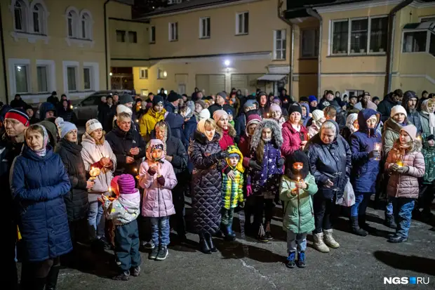 Снежная Пасха: 10 кадров с праздничного богослужения из центра Новосибирска