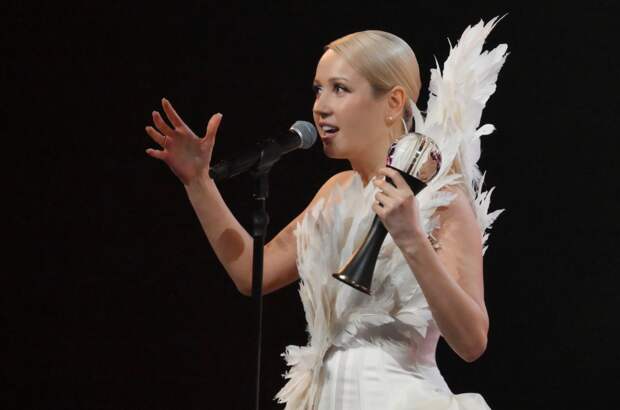 Клава Кока посвятила песню о любви своему жениху