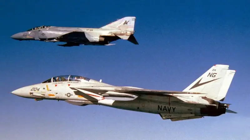 Как F-14 сбил F-4? Что ему за это было