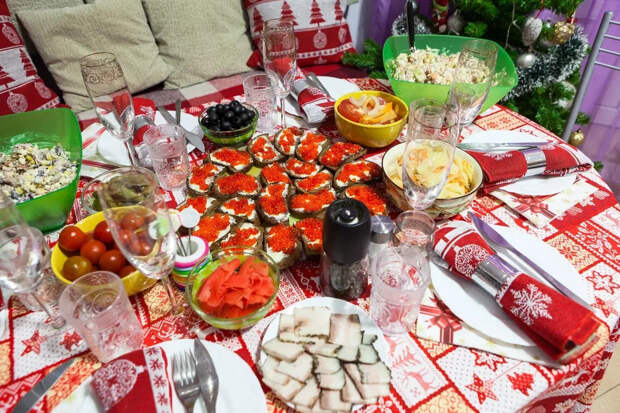 В Думе предложили ввести праздничные новогодние блюда в школьное меню