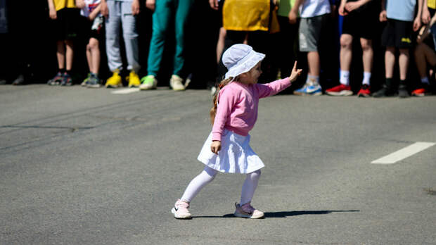 Дети, старики и не только. Самые яркие моменты с празднования Дня Победы в Барнауле
