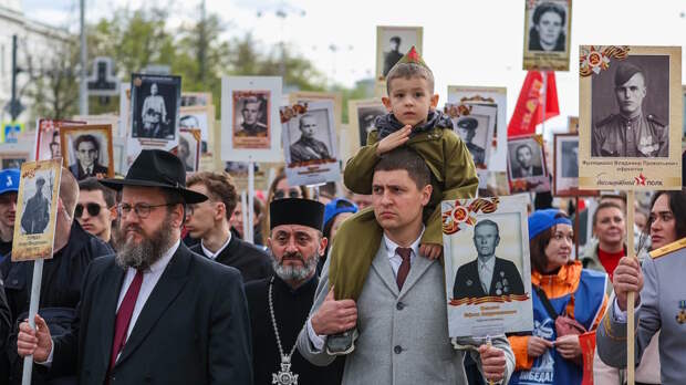 Жители Екатеринбурга отметили 9 Мая под охраной снайперов и ПВО