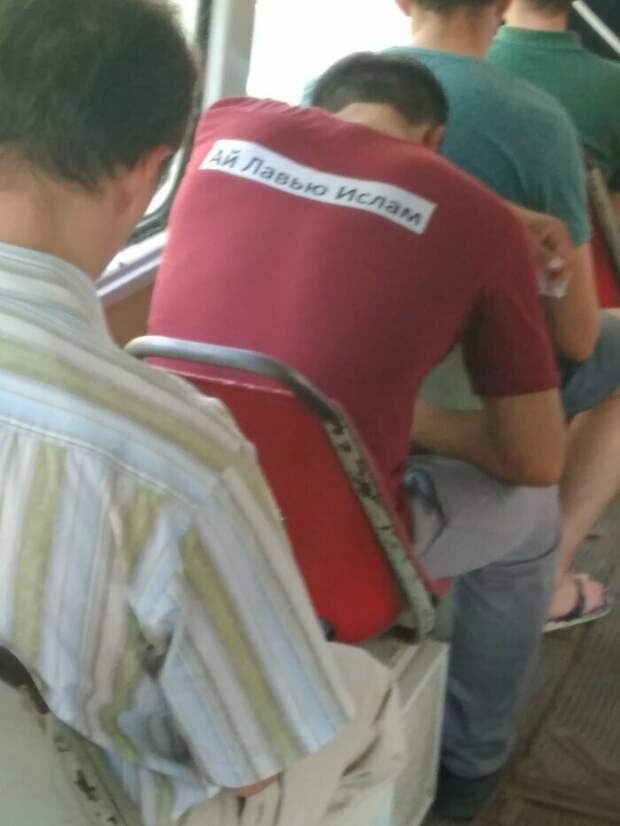 На что только не насмотришься в общественном транспорте На что только не насмотришься в общественном транспорте автобус, маршрутка, общественный транспорт, прикол, юмор