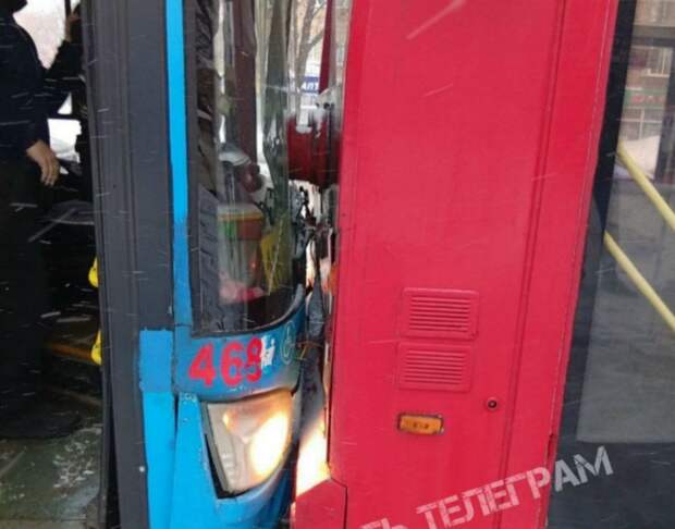 На проспекте Ленина в Туле столкнулись два автобуса