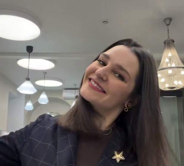 Актриса Глафира Тарханова показала себя с новой короткой стрижкой