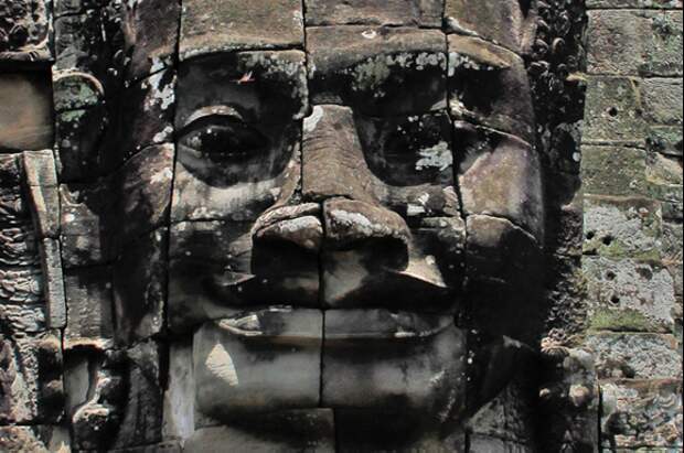 Лица храма. Источник https://www.visit-angkor.org/blog/bayon-the-heart-of-angkor-thom-capital-city/