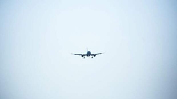 Самолет в небе / Изображение сгенерировано ИИ ChatGPT / amic.ru