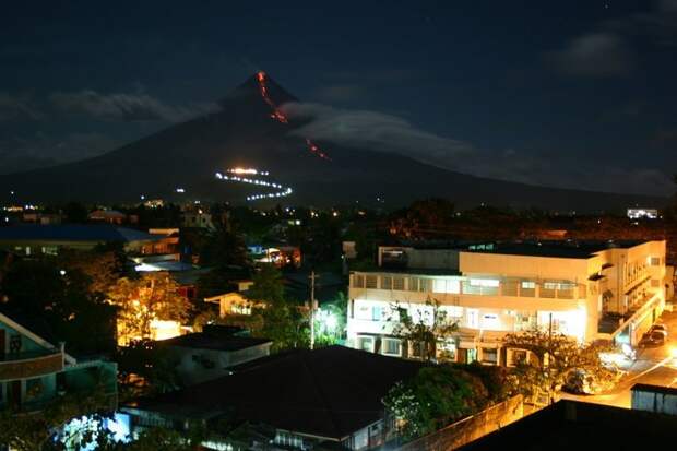 На пороховой бочке: жизнь вблизи вулканов вулкан, вулканическая активность, город, земля, природа, эстетика