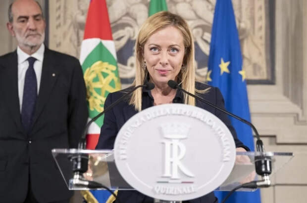 Мелони заявила, что не верит в военный захват американцами Гренландии