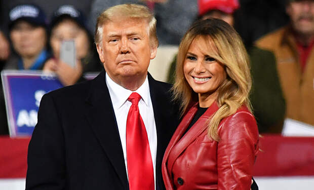 Ухожу красиво: Мелания Трамп надела красное кожаное пальто на митинг в Джорджии