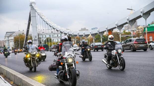 Россиянам напомнили о штрафе за управление мотоциклом без шлема