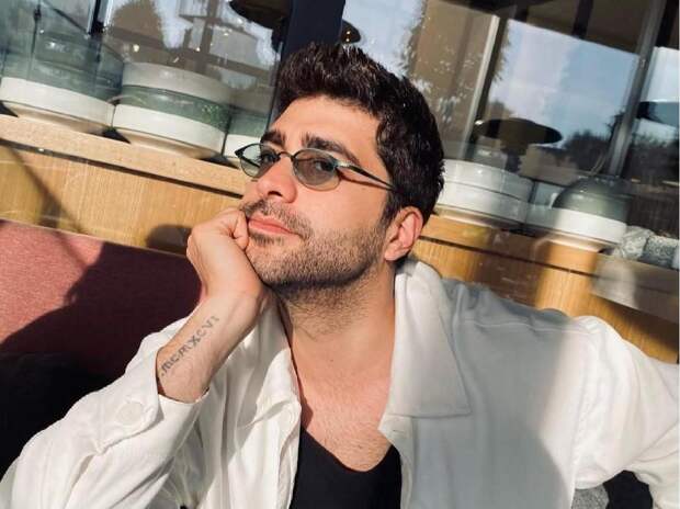 Турецкий актер Догукан Гюнгер исключен из «Клюквенного щербета» после задержания