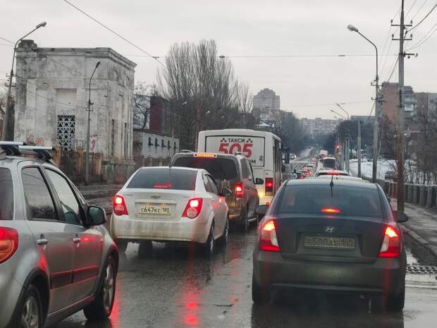 Донецк. Пробка на мосту на Дзержинского сейчас