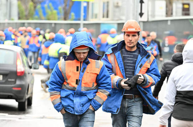 Трудовых мигрантов обяжут платить за неработающих членов семьи