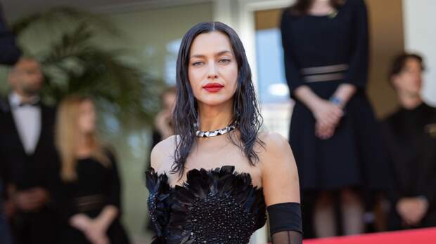 Супермодель Ирина Шейк в корсете из кружева снялась для рекламы