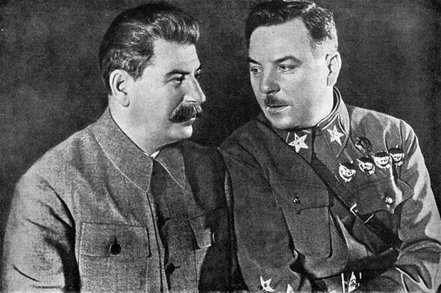 Ворошилов (1881-1969) и Сталин в 1936 году