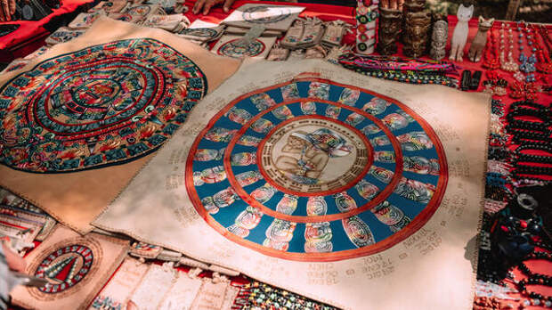 Деньги придут сами: какие знаки по гороскопу Майя избавятся от долгов 10 апреля