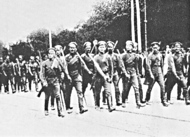 Белогвардейцы вступают в Киев, 1919 год. 