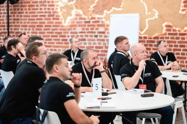 Во второй этап стажировок вступили участники программы «Герои»