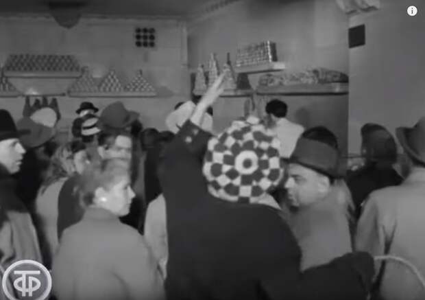 Убогий совок в старом фильме.