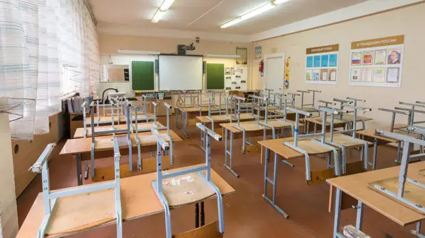 Учеников старших классов школ Петербурга переведут на дистанционное обучение с 2 февраля