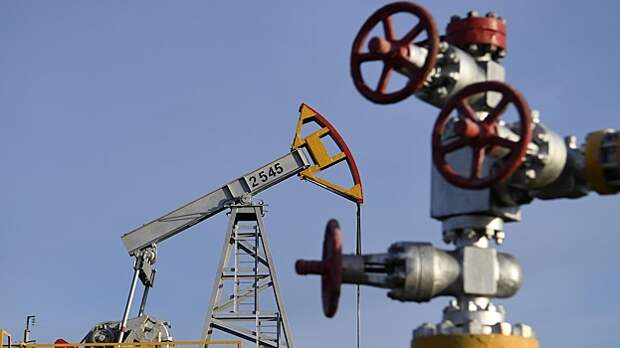 Страны ОПЕК+ в январе превысили план по добыче нефти на 550 тыс. б/с