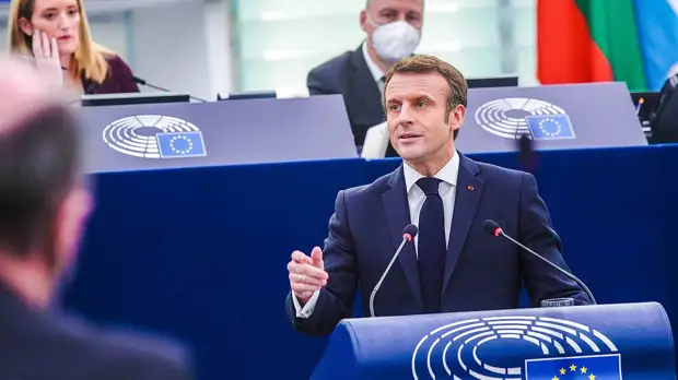 Макрон побеждает на выборах президента Франции после обработки 90% бюллетеней