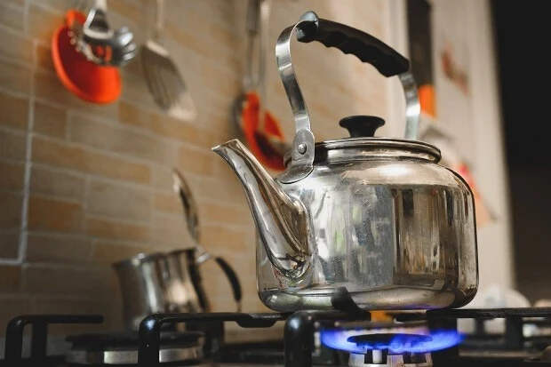 Как почистить чайник: 6 проверенных способов для любого случая