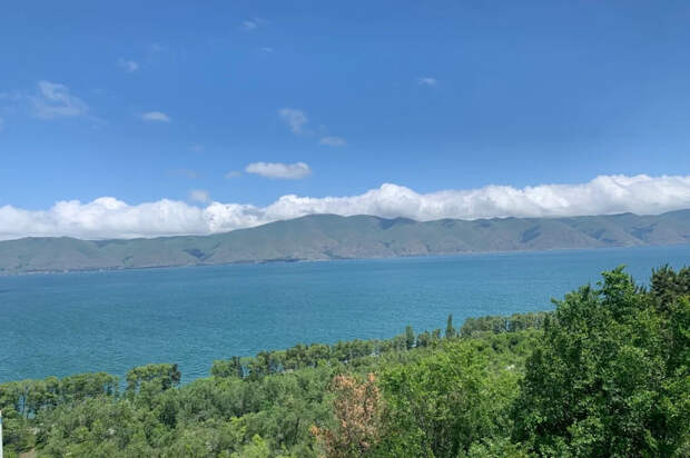 «Слить нельзя оставить»: зачем в СССР полвека осушали главное озеро Армении