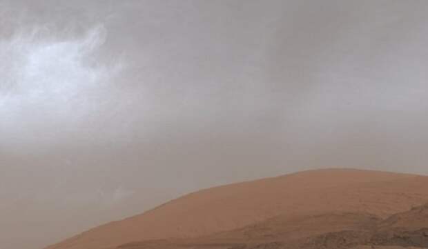 Сияющие облака на Марсе запечатлел марсоход Curiosity