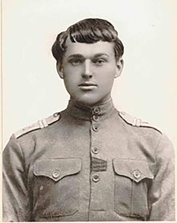 Младший унтер-офицер Константин Рокоссовский в 1917 году. / Фото: warspro.ru Младший унтер-офицер Константин Рокоссовский в 1917 году. / Фото: warspro.ru