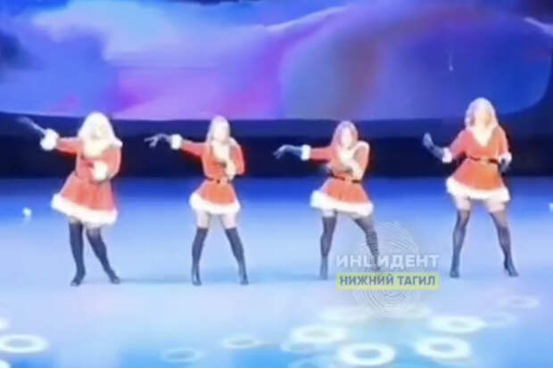 Снегурочки в мини-юбках возмутили гостей детского утренника в России